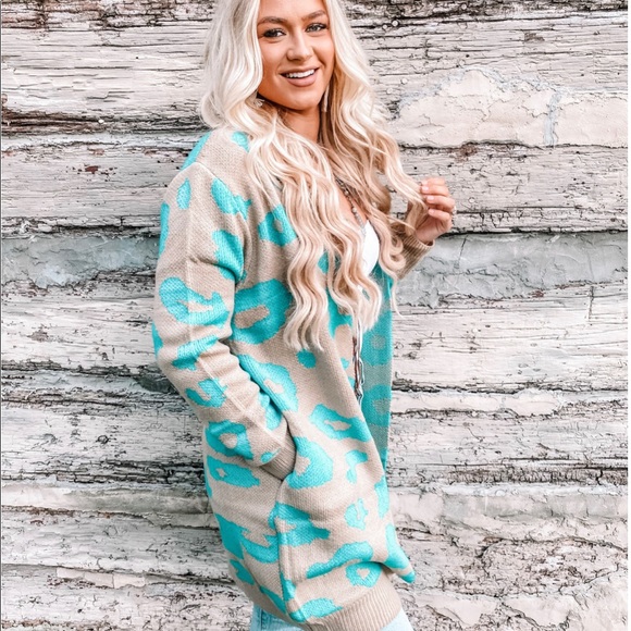 #04 Leopard Emerald Cardigan - Picture 4 of 5